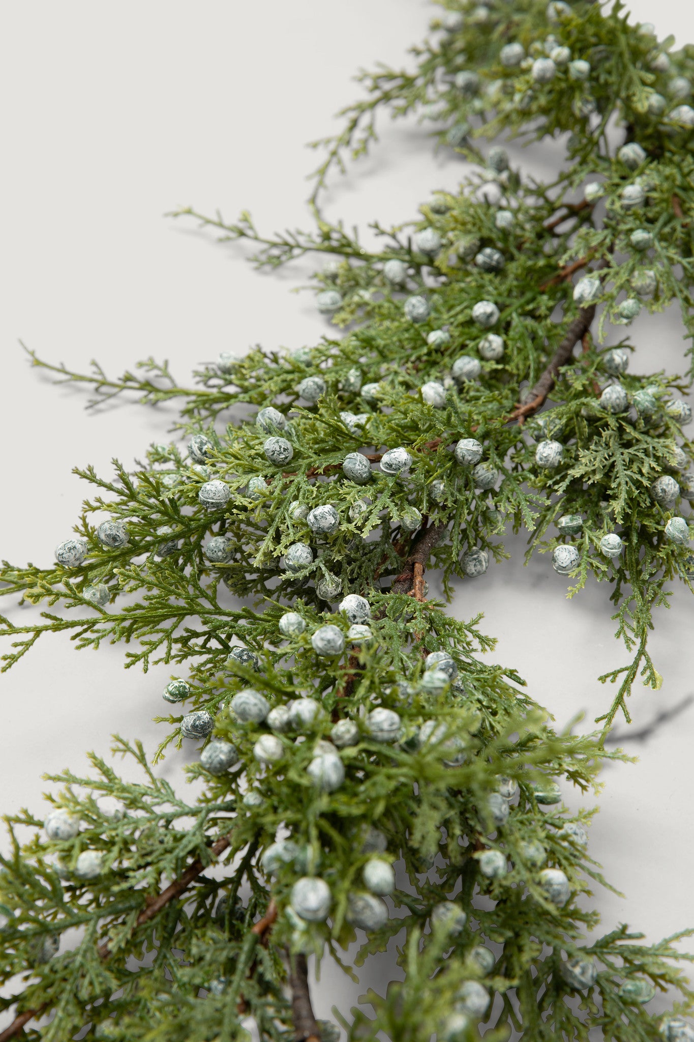 Deluxe Artificial Oregon Juniper Garland - 48" - Sweet Water Decor - GARLAND